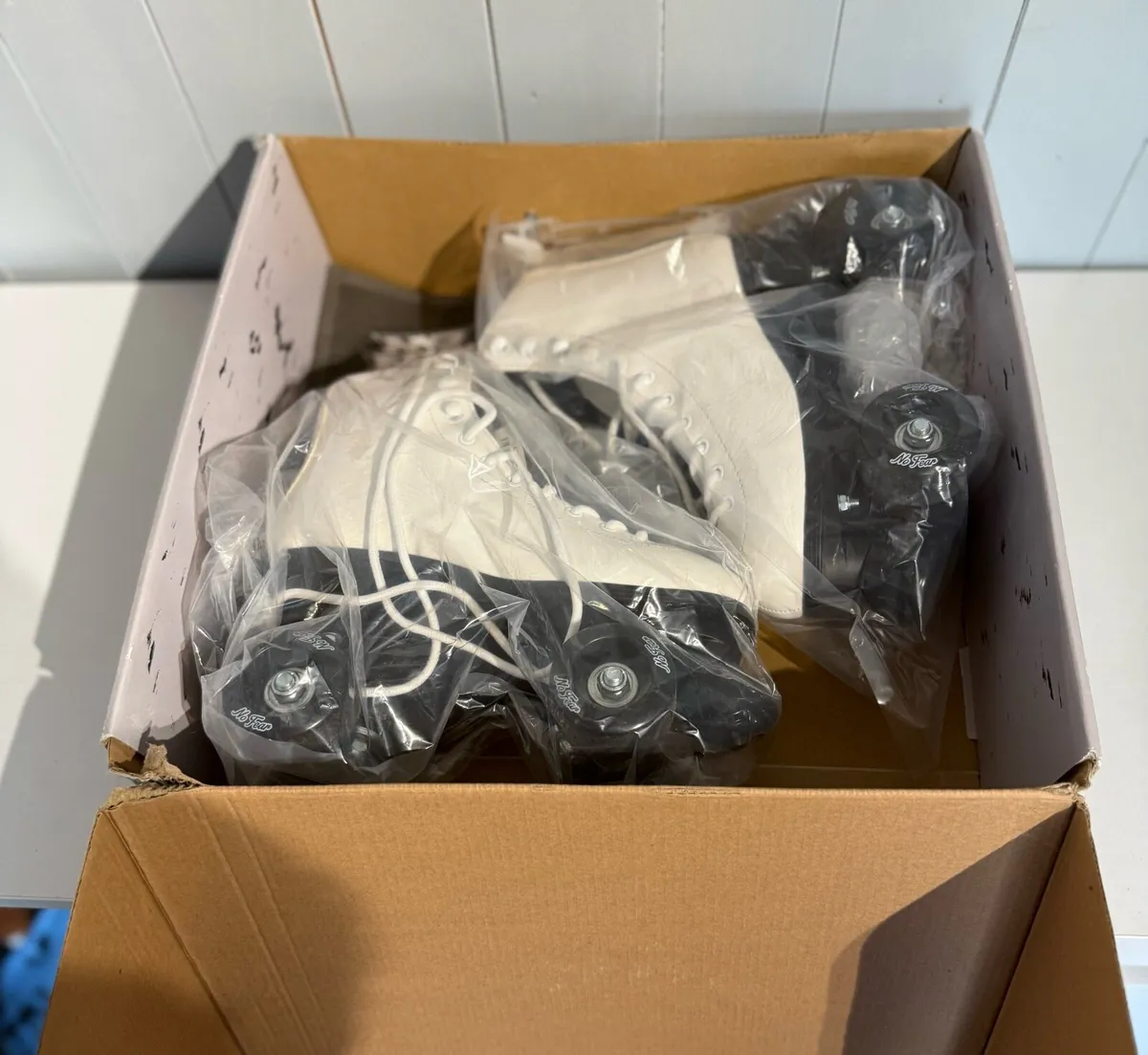 White Girls Skates Size 3UK Like New - Image 2