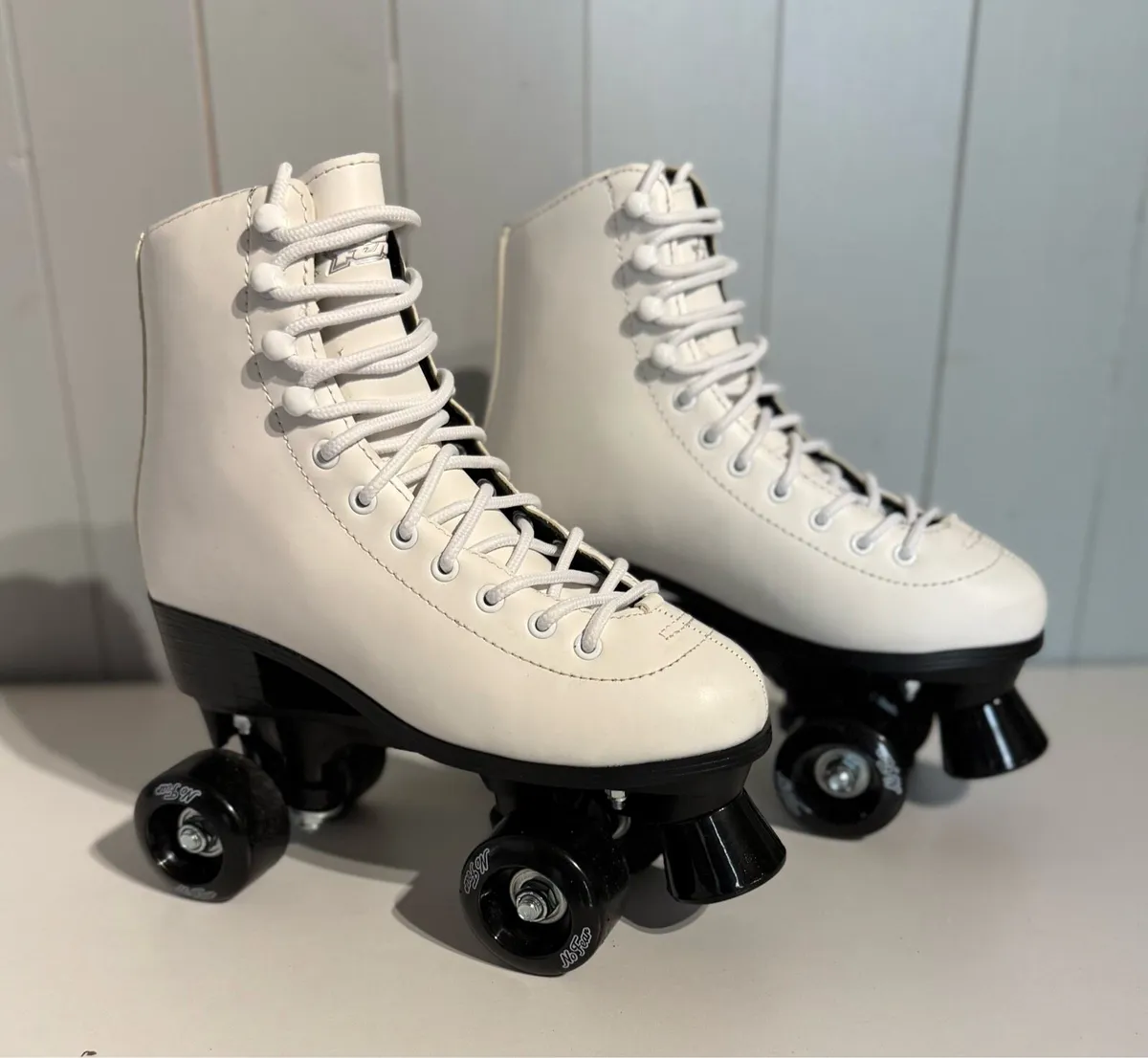 White Girls Skates Size 3UK Like New - Image 3