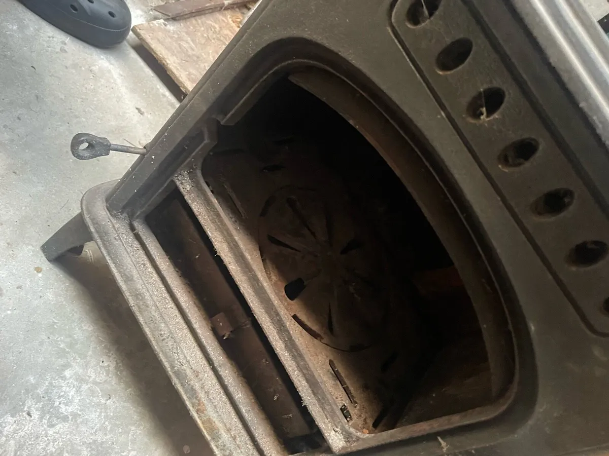 Wood stove - Image 4