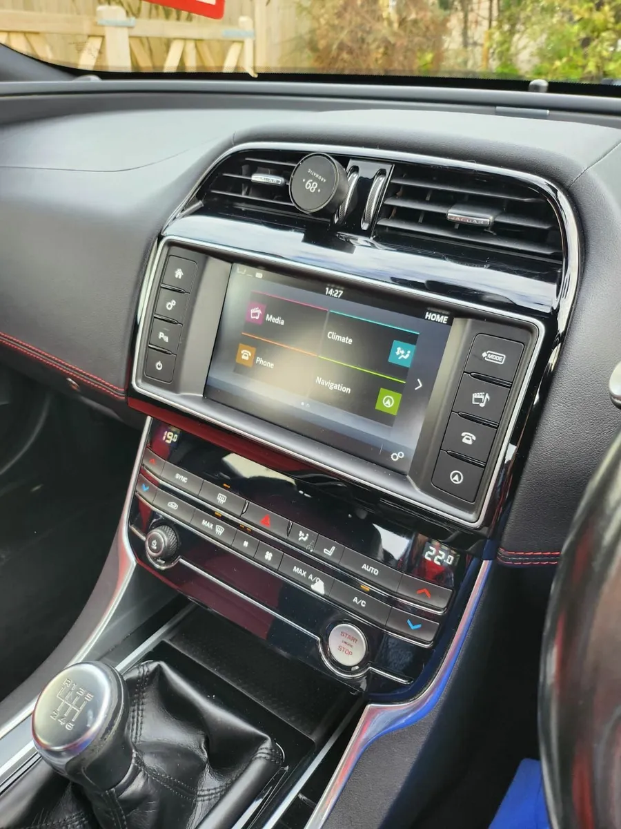 Jaguar XE 2016 - Image 4