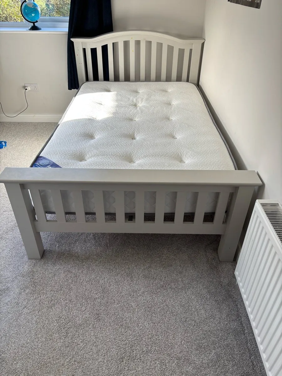 Two double beds with mattresses - Image 3