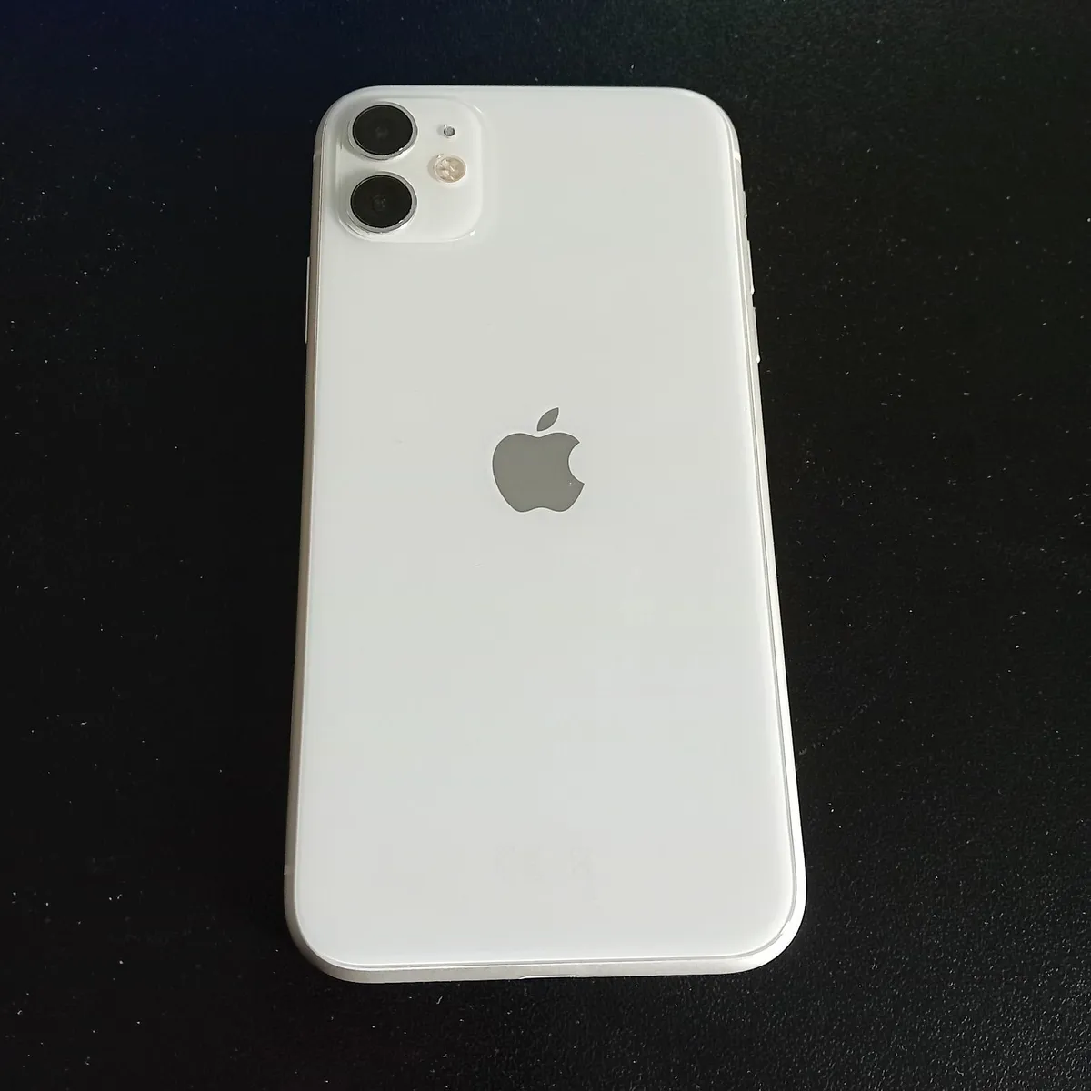 IPhone 11 - Image 1