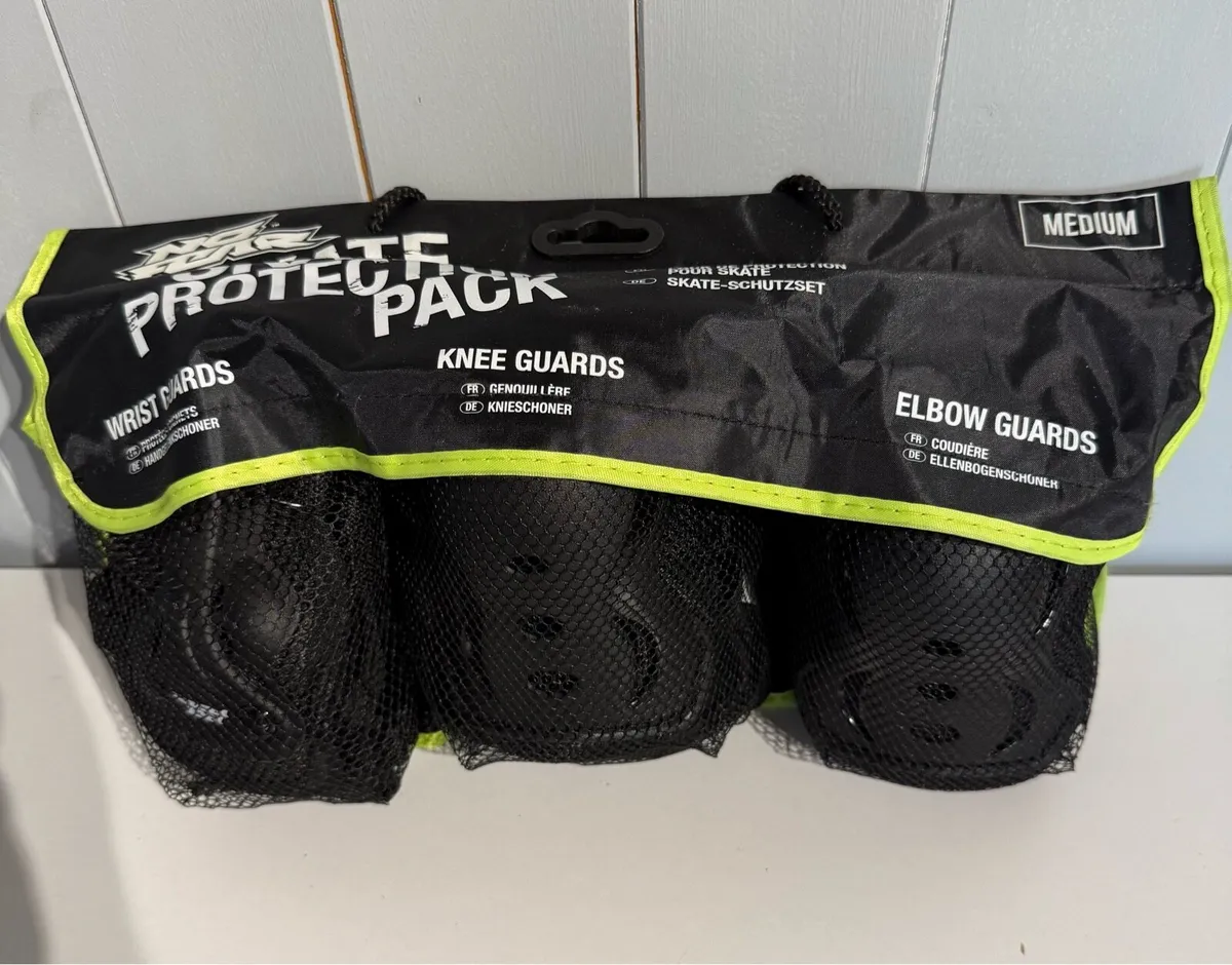 Skateboard and protection pack - Image 4