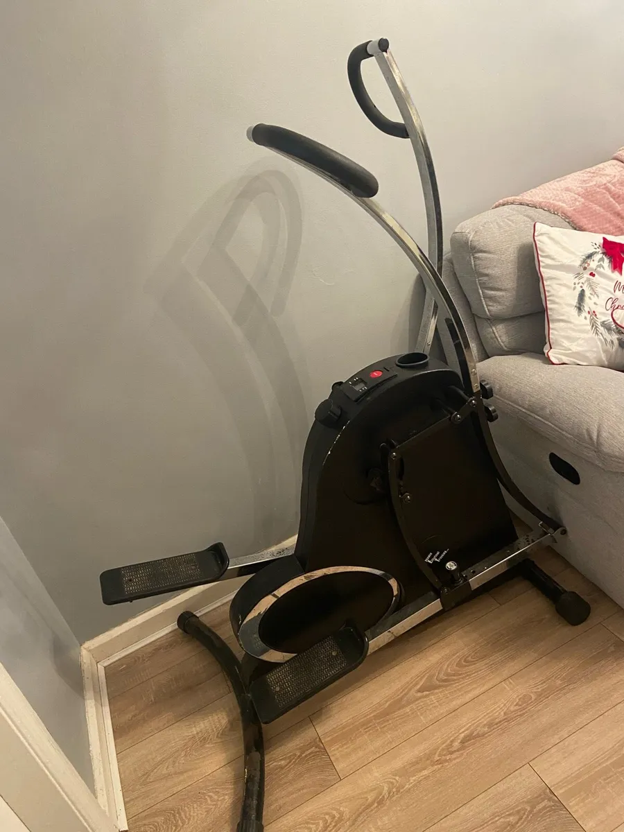 Cross trainer - Image 1