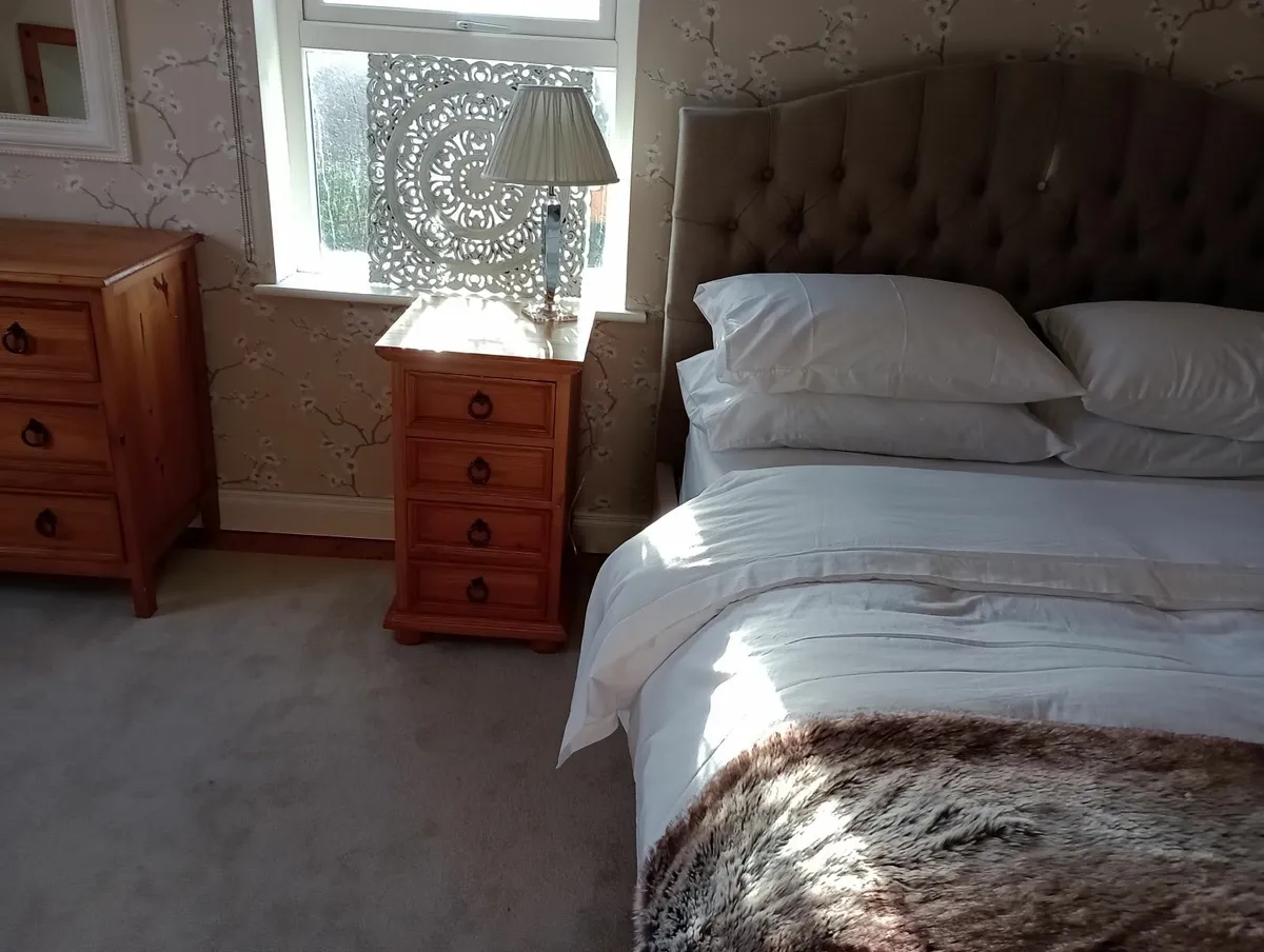 Bedroom furniture - Image 4