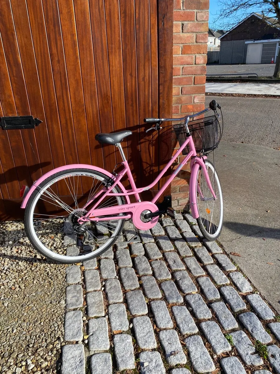 Ladies pink bicycle - Image 2
