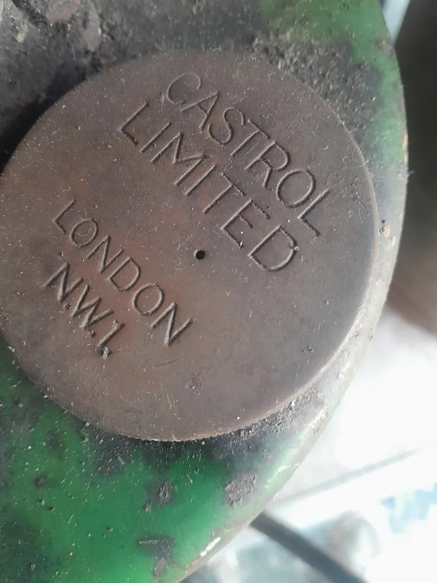 Vintage castrol oil pump - Image 3