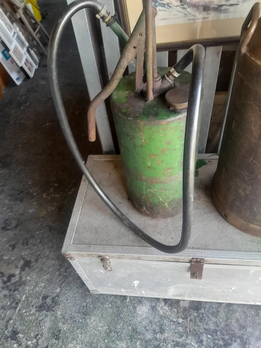 Vintage castrol oil pump - Image 4