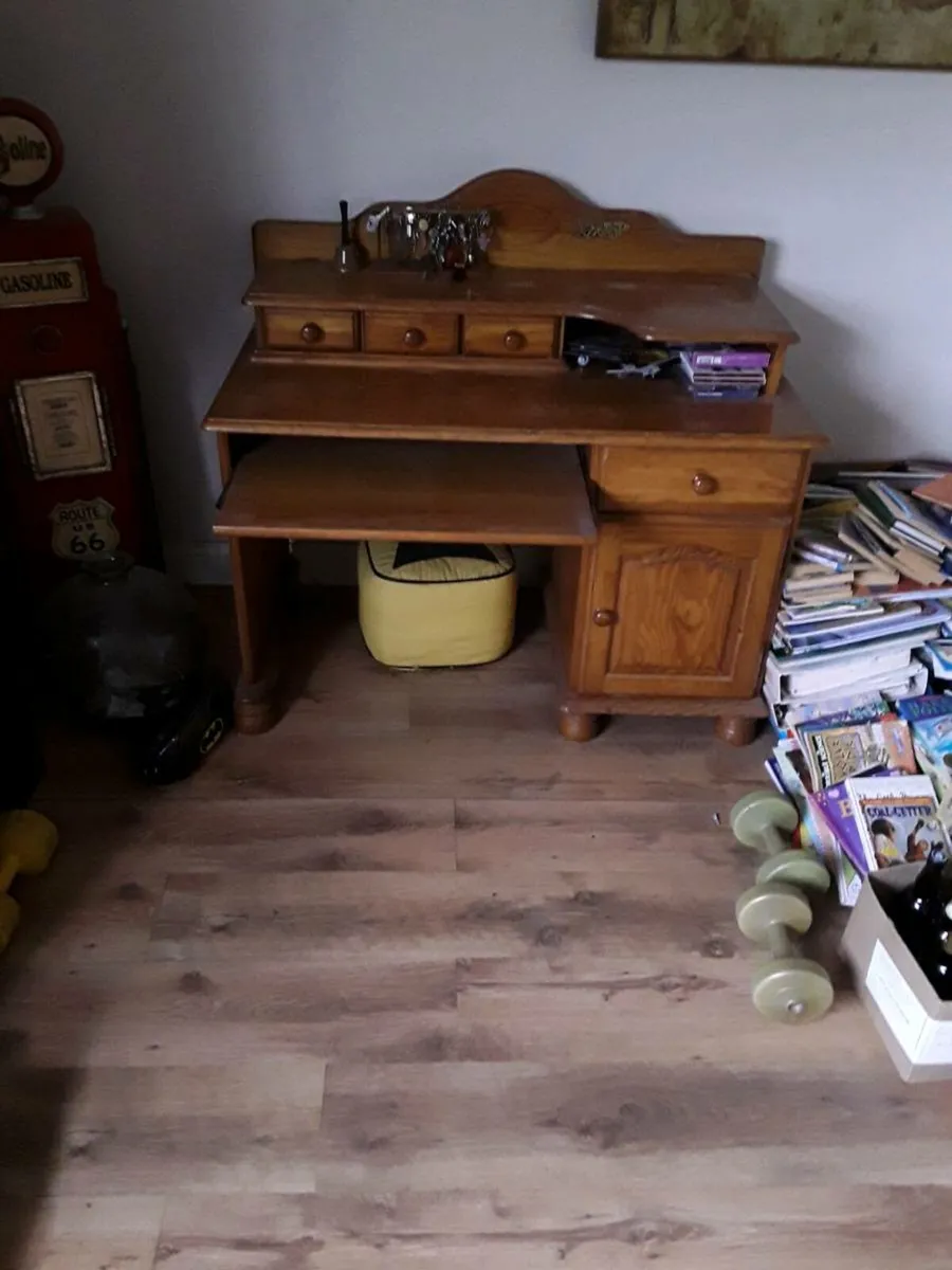 Office desk  and book case - Image 1