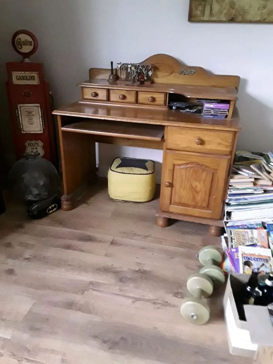 Office desk  with pull out shelve 50e - Image 3