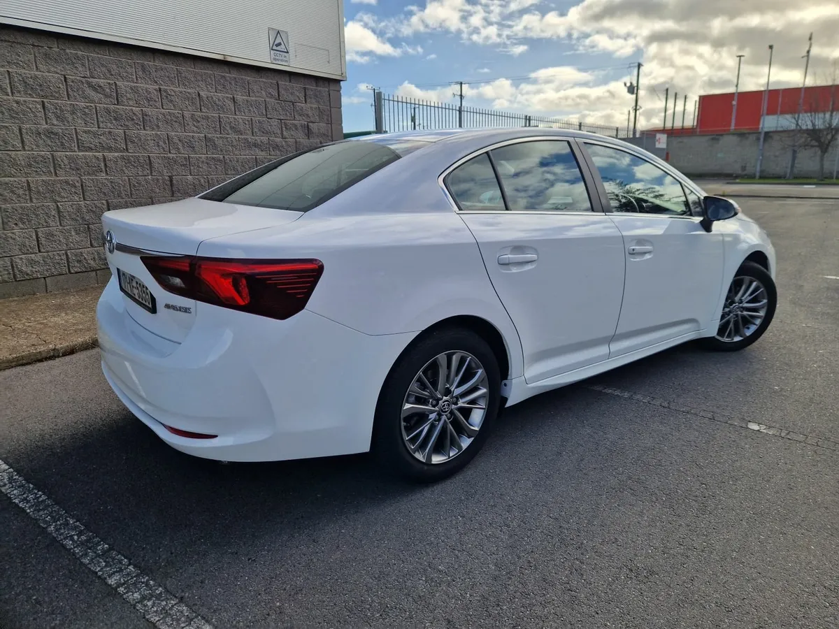 Toyota Avensis 2017 - Image 2