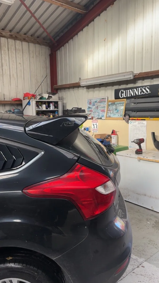 Alloys with tryes and rs rear wing - Image 1