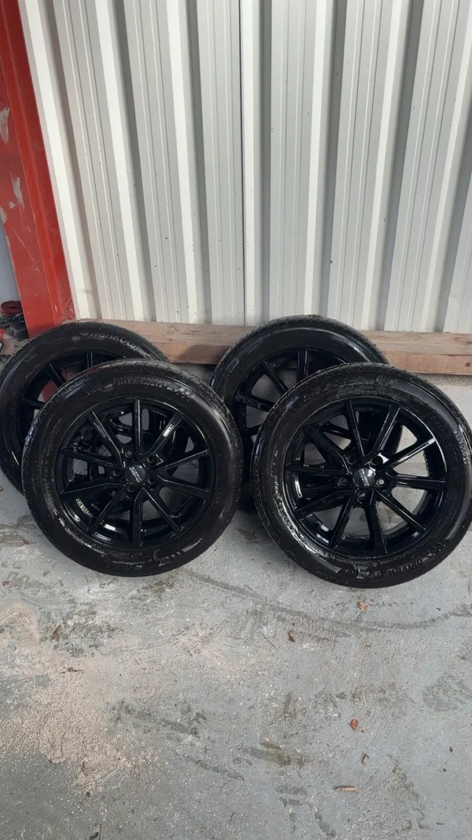 Alloys with tryes and rs rear wing - Image 2