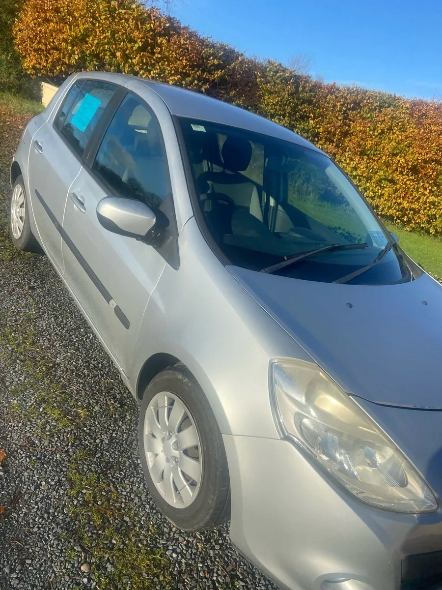 2011 Clio - Image 2