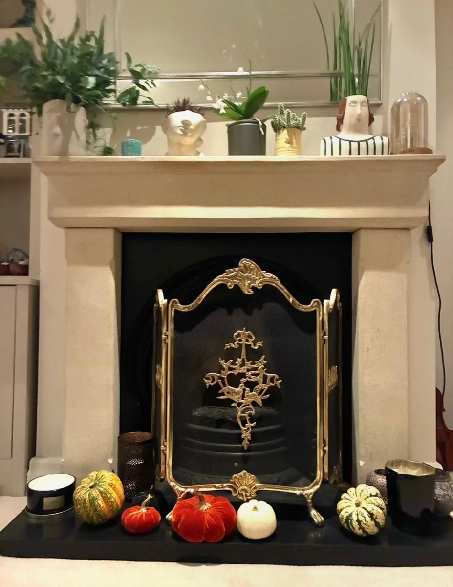 Antique brass fire guard - Image 1