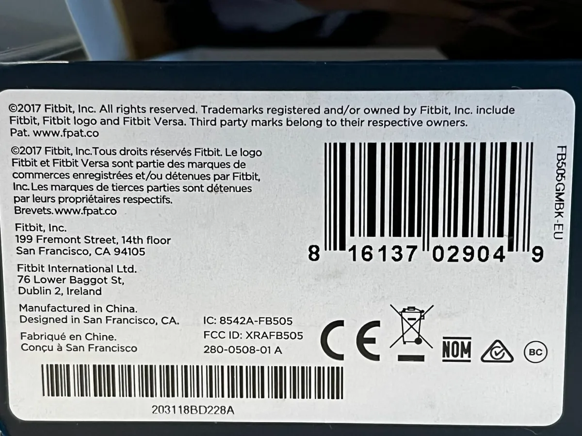 Fitbit  Versa Large Black Cracked Screen - Image 3