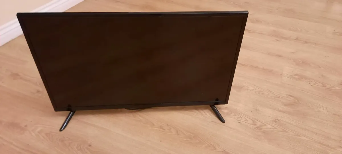 House clearance- desk/mirror/coffee table/bike - Image 3