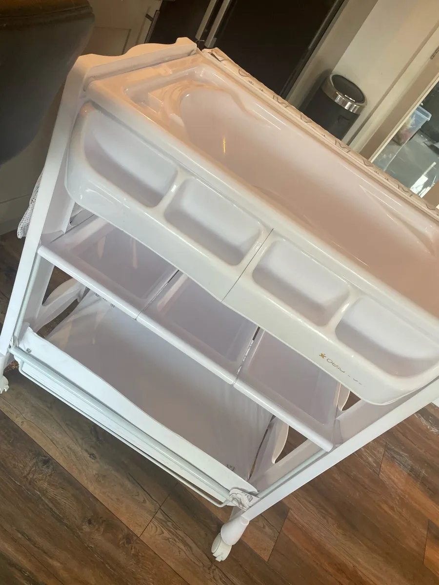 Babyloo Smart Baby Changing Unit & Bath - Image 4