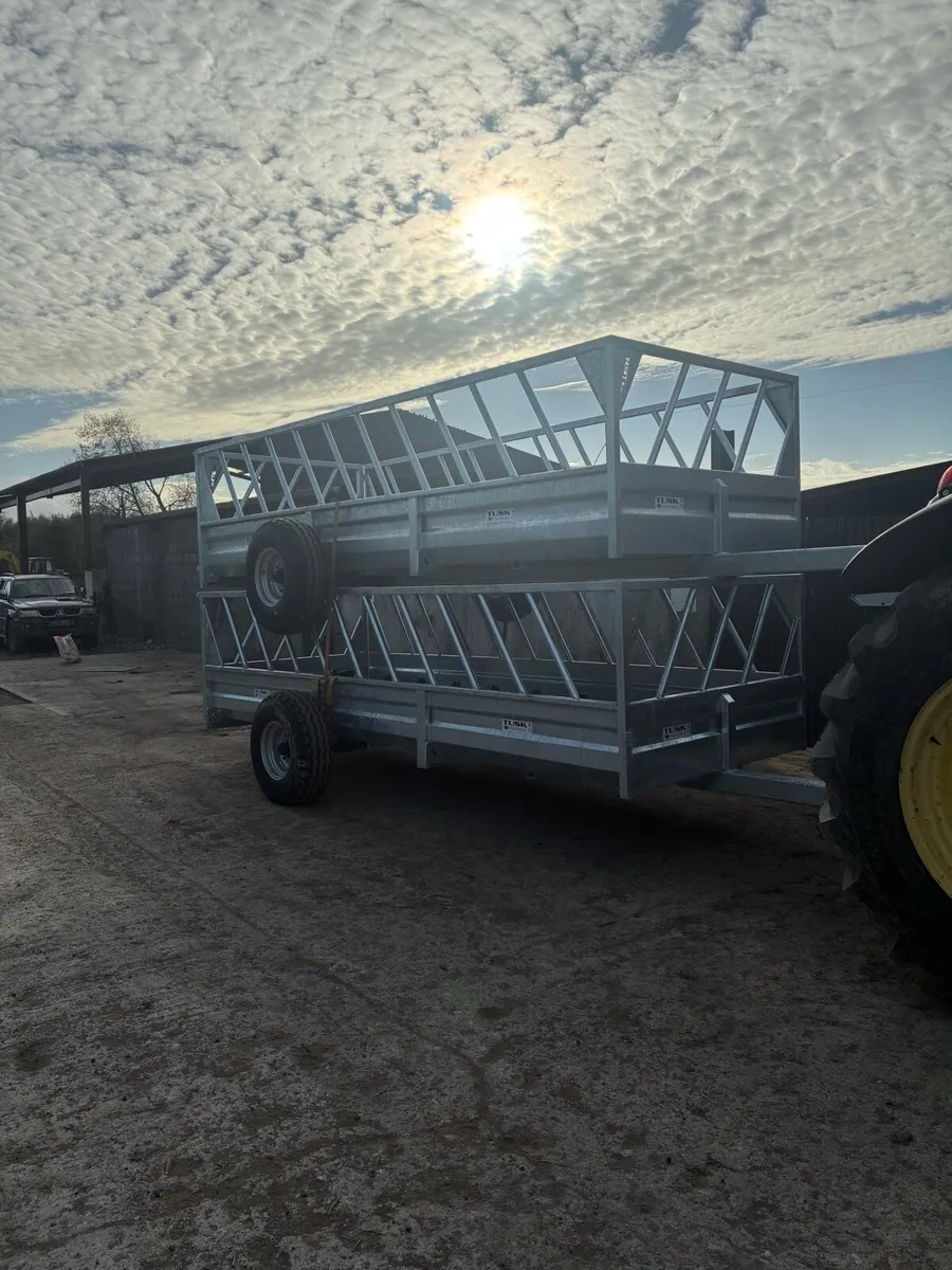 Tusk galvanised feeding trailer - Image 1
