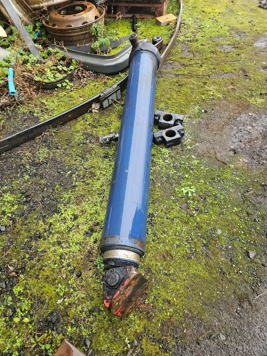 Tipping Ram for bulker