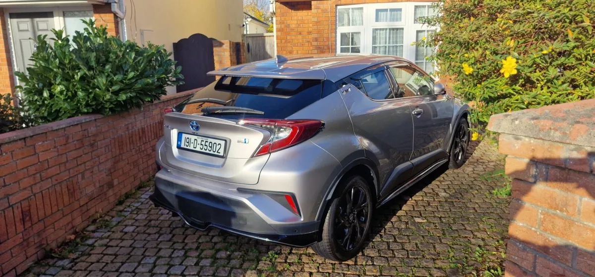 TOYOTA CHR HYBRID SPORT - Image 2