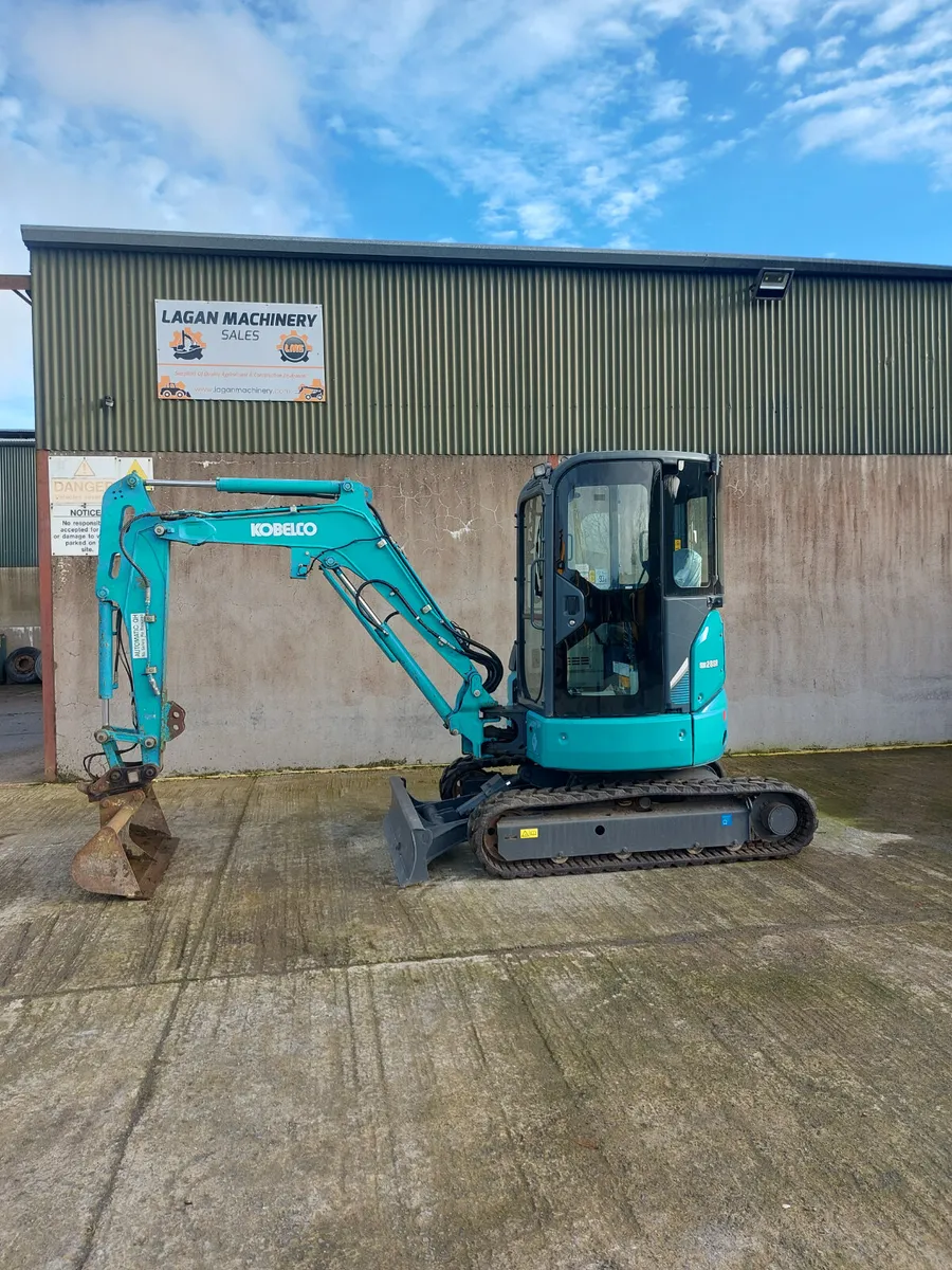Kobelco Sk 28  3 ton digger - Image 1