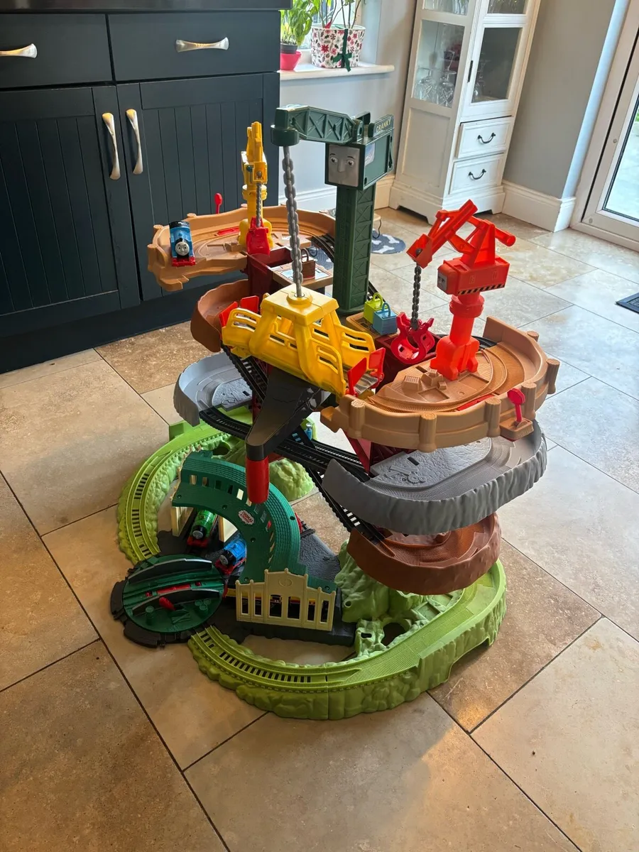 Thomas & Friends Trains and Cranes Super Tower - Image 3