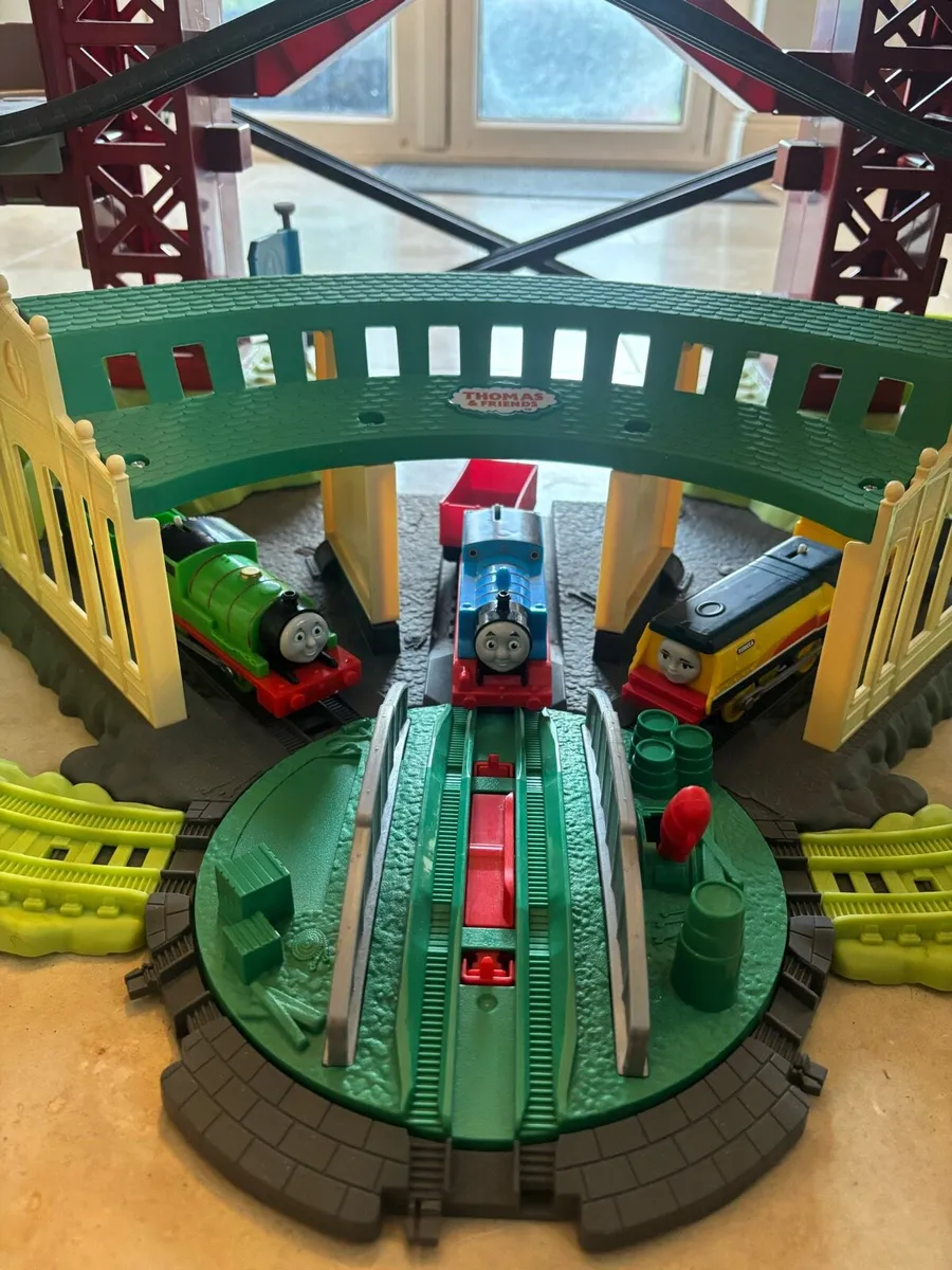Thomas & Friends Trains and Cranes Super Tower - Image 4