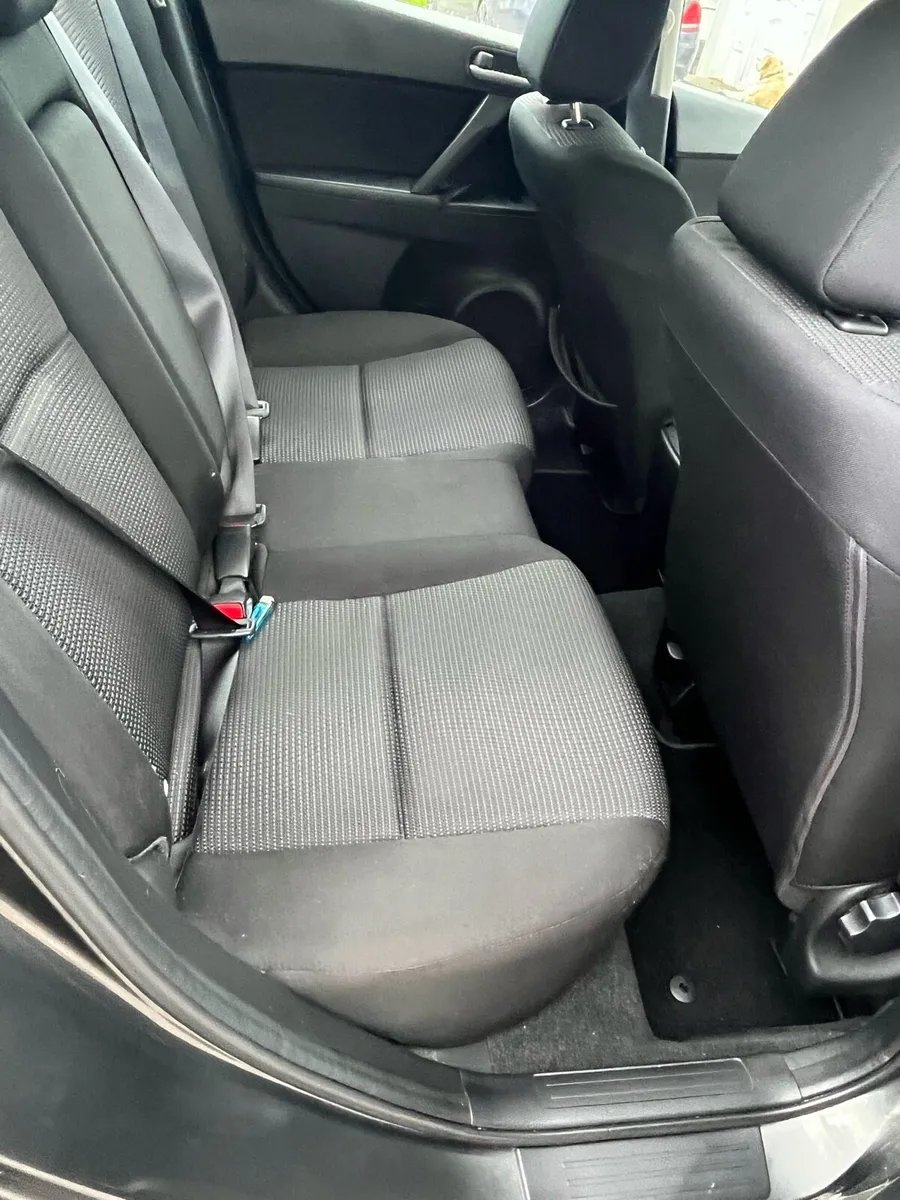 132 MAZDA 3 diesel new nct 11/26 and taxed - Image 4