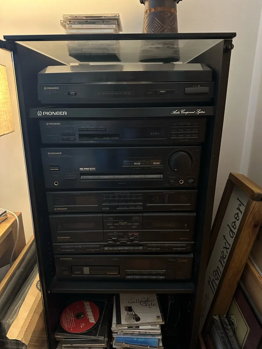 Pioneer sound system - Image 1