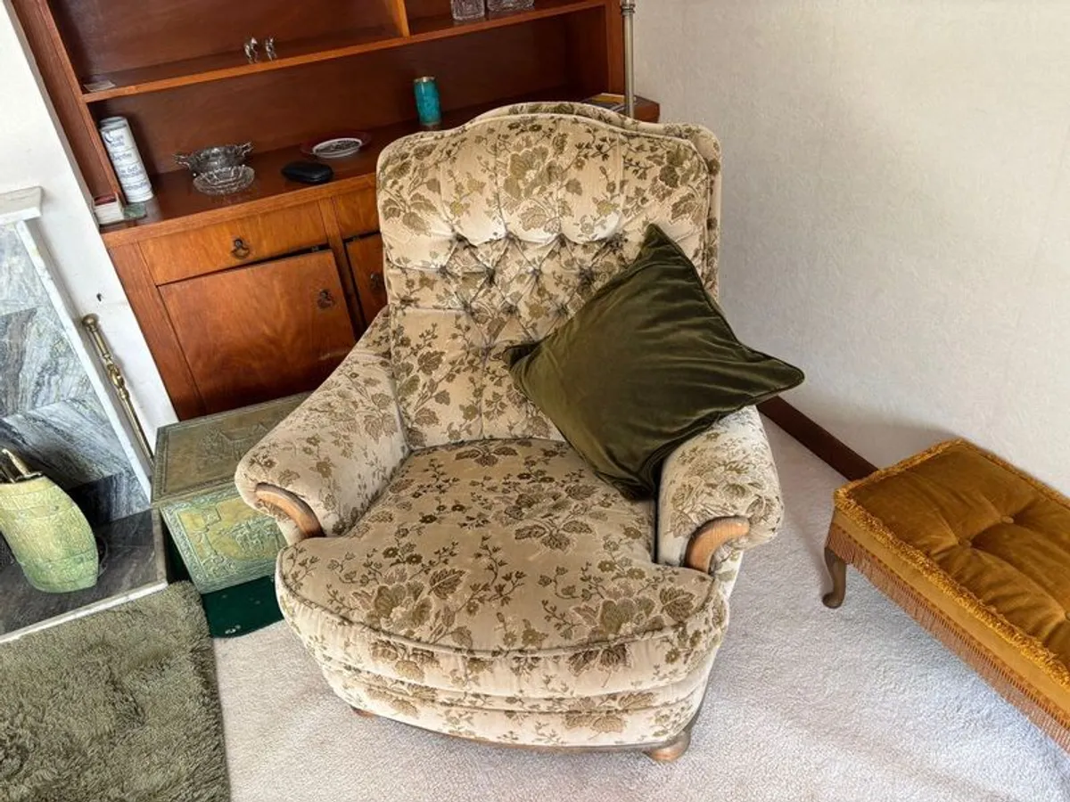 Suite of furniture - Image 2