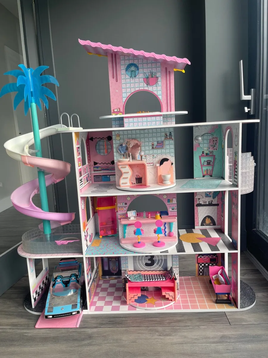 Dolls house - Image 1