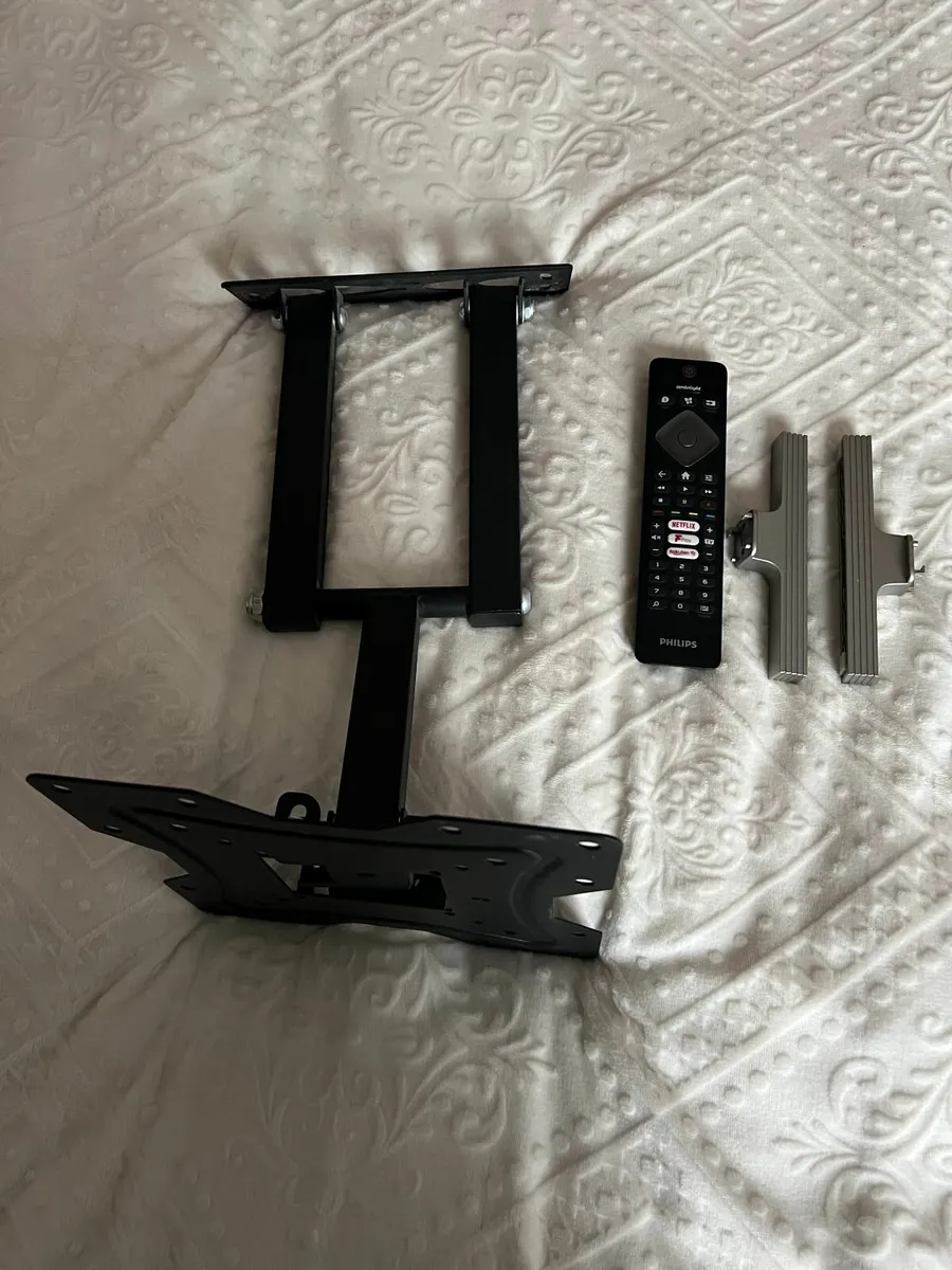 Philips TV 32 inch with Ambilight incl. Wall Mount - Image 2