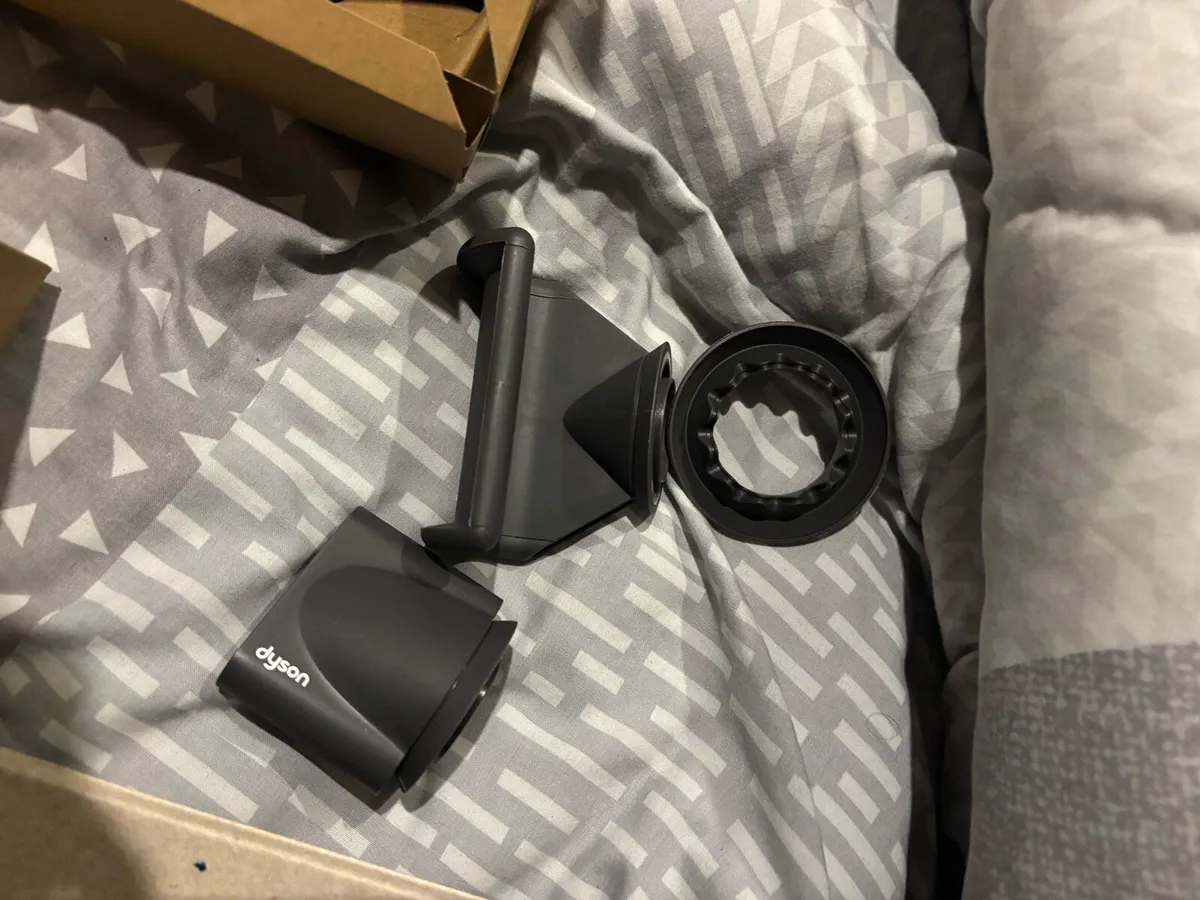 Dyson supersonic hairdryer - Image 4