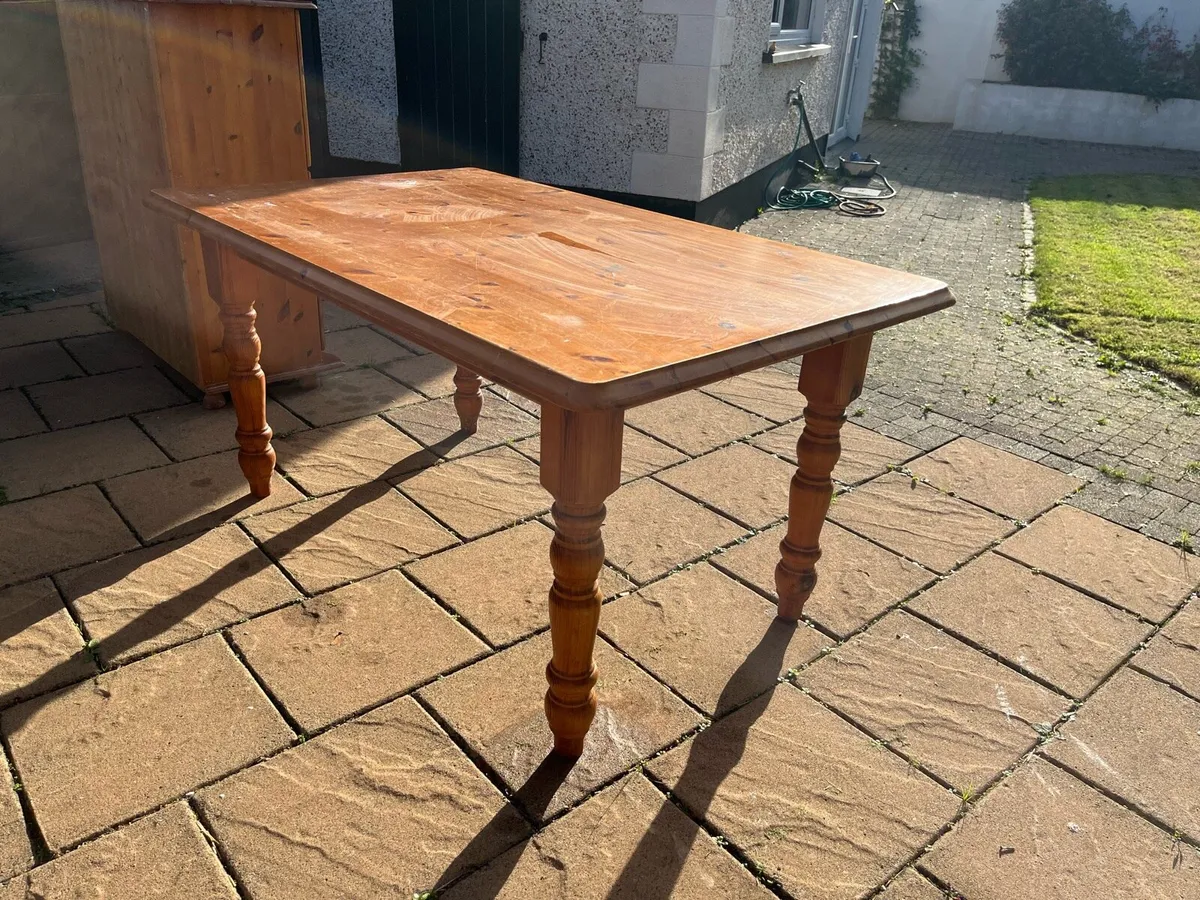 Solid pine dining table - Image 1