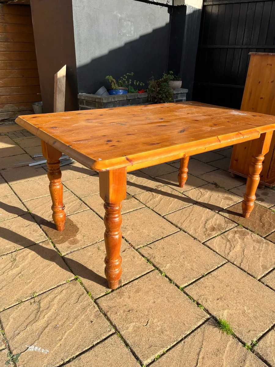 Solid pine dining table - Image 3