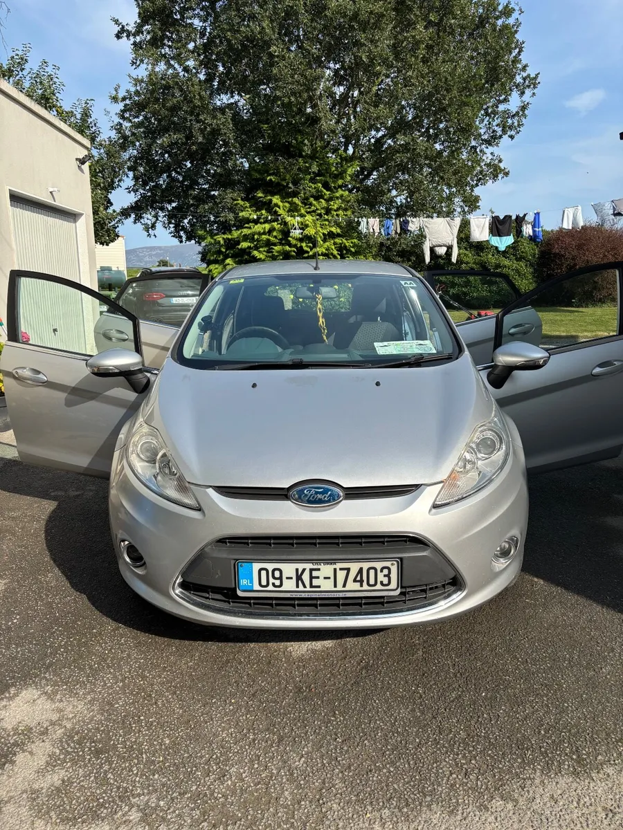 2009 Ford Fiesta - Image 1