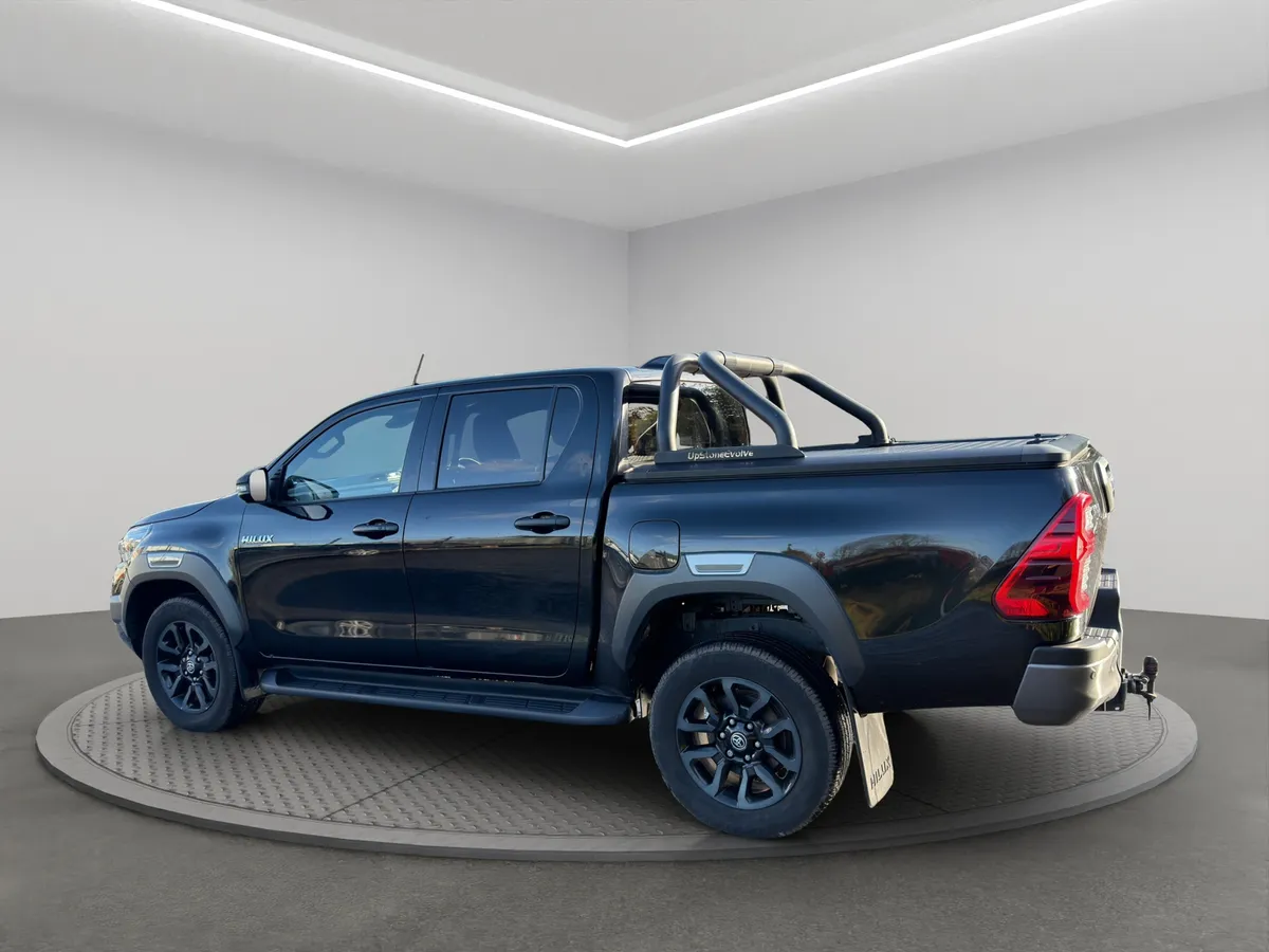 2022 Toyota Hilux Invincible X - Image 4