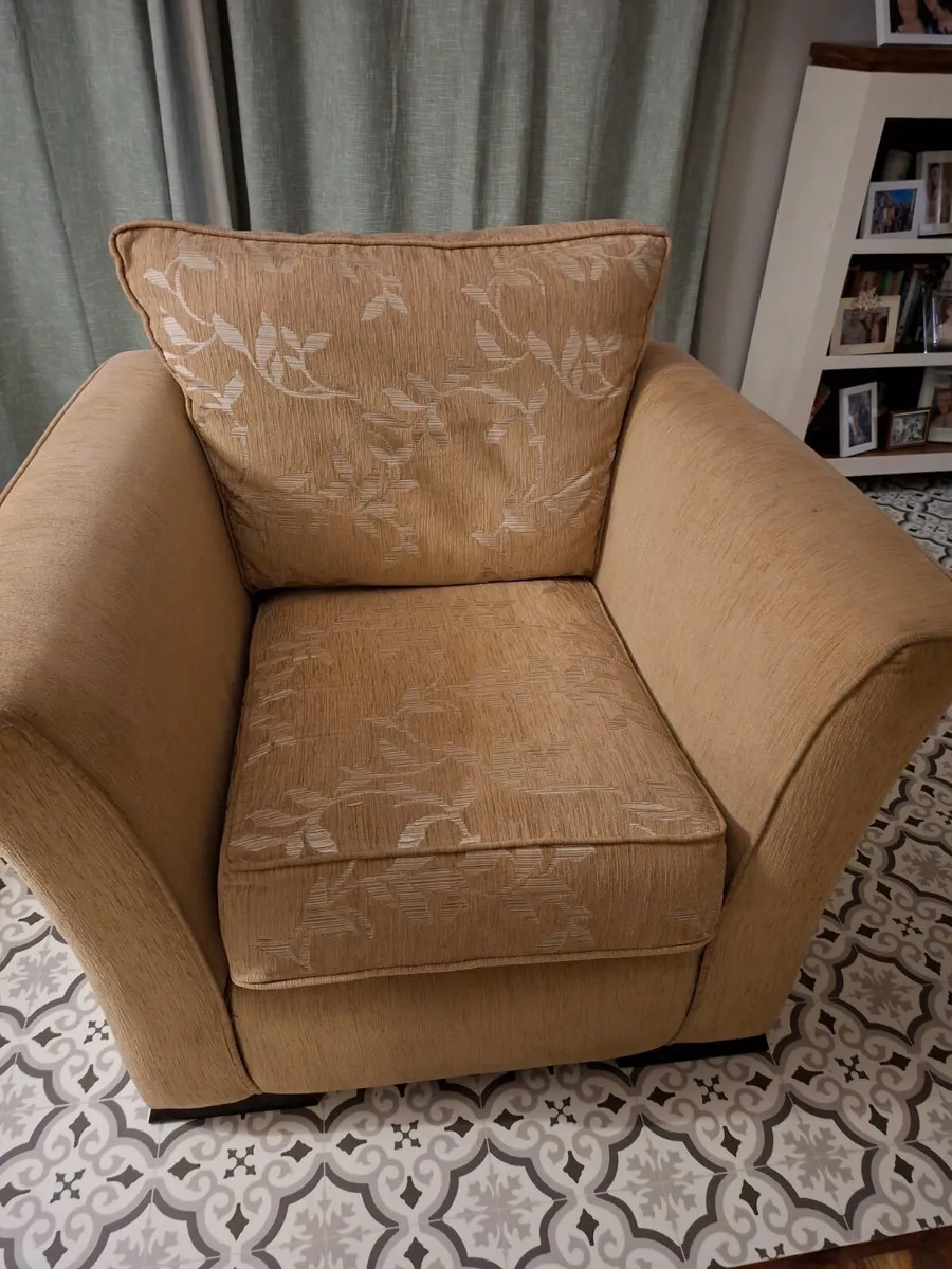 3 +2+1  seater sofa and armchair Good condition. - Image 2