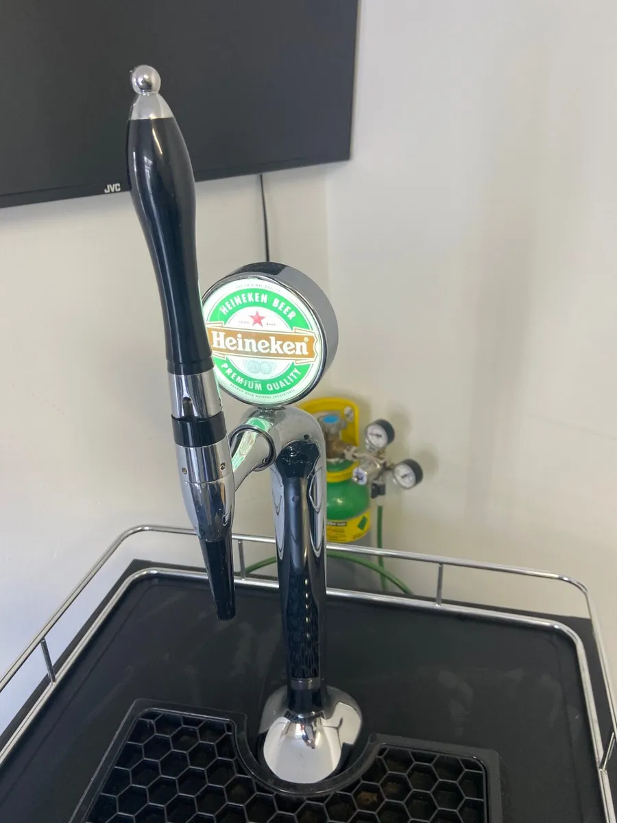 Beer dispenser - Image 1