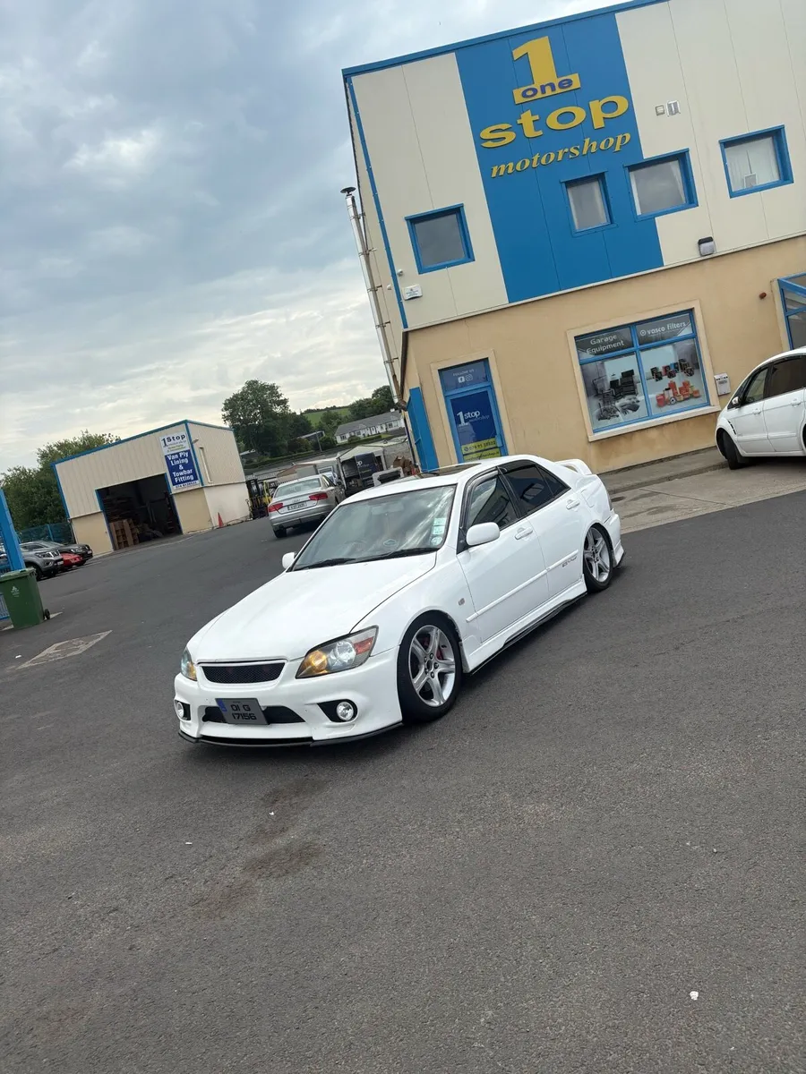 Lexus is200 - Image 1