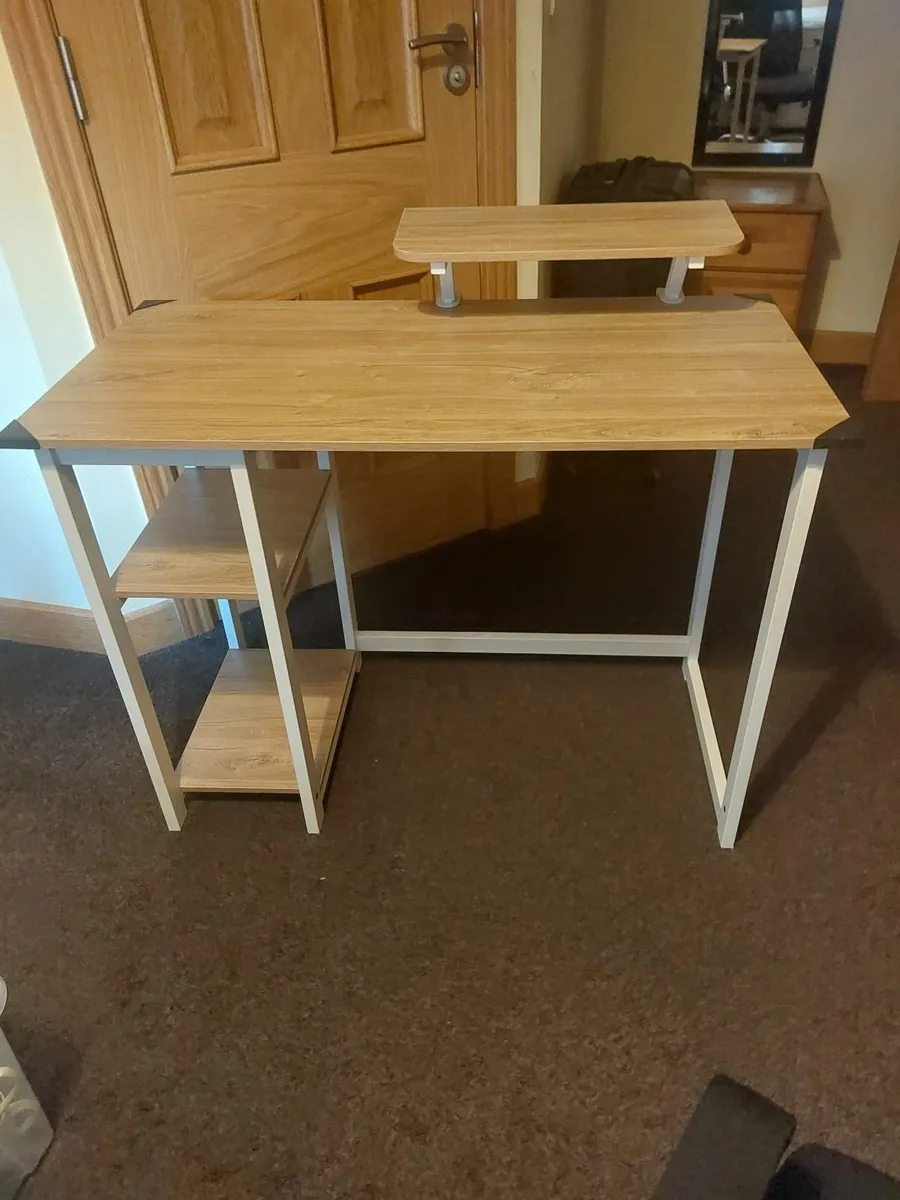 Desk and chair - Image 1