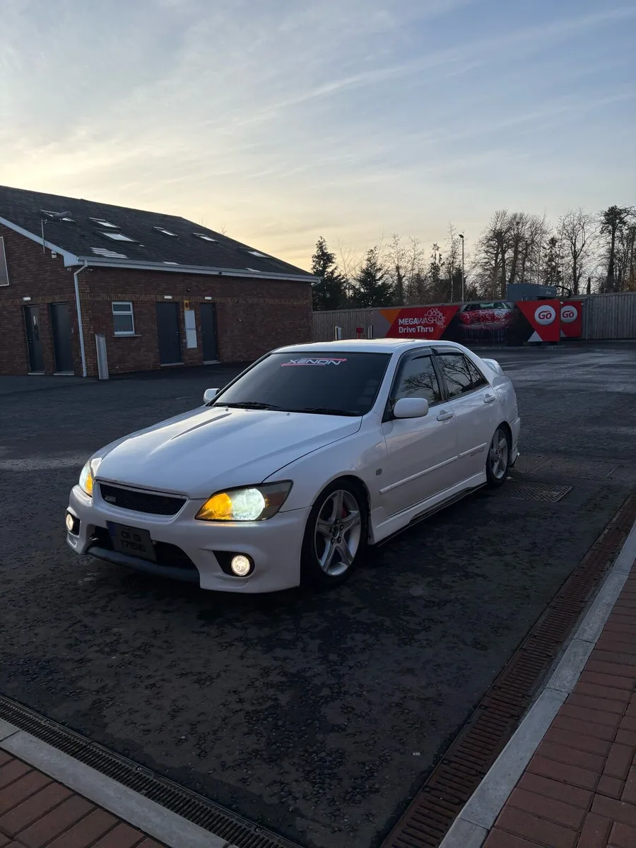 Lexus is200 - Image 2