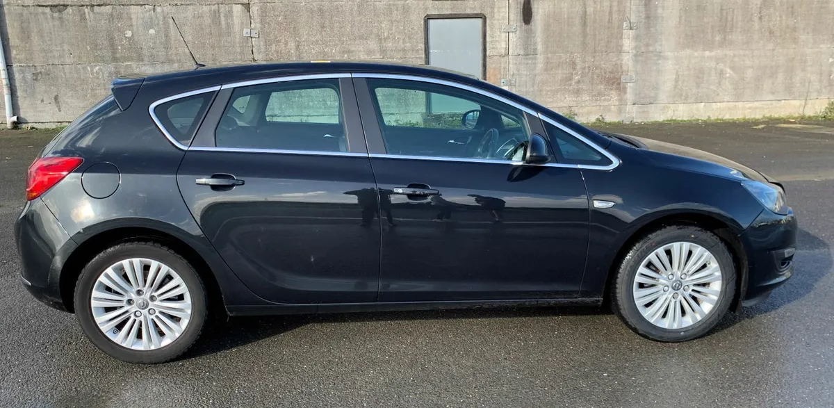 Opel Astra 2015 - Image 2