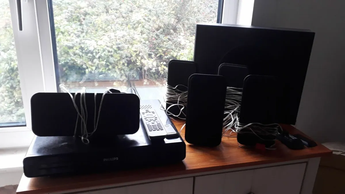 Philips Home Theater System  (Broken) - Image 1