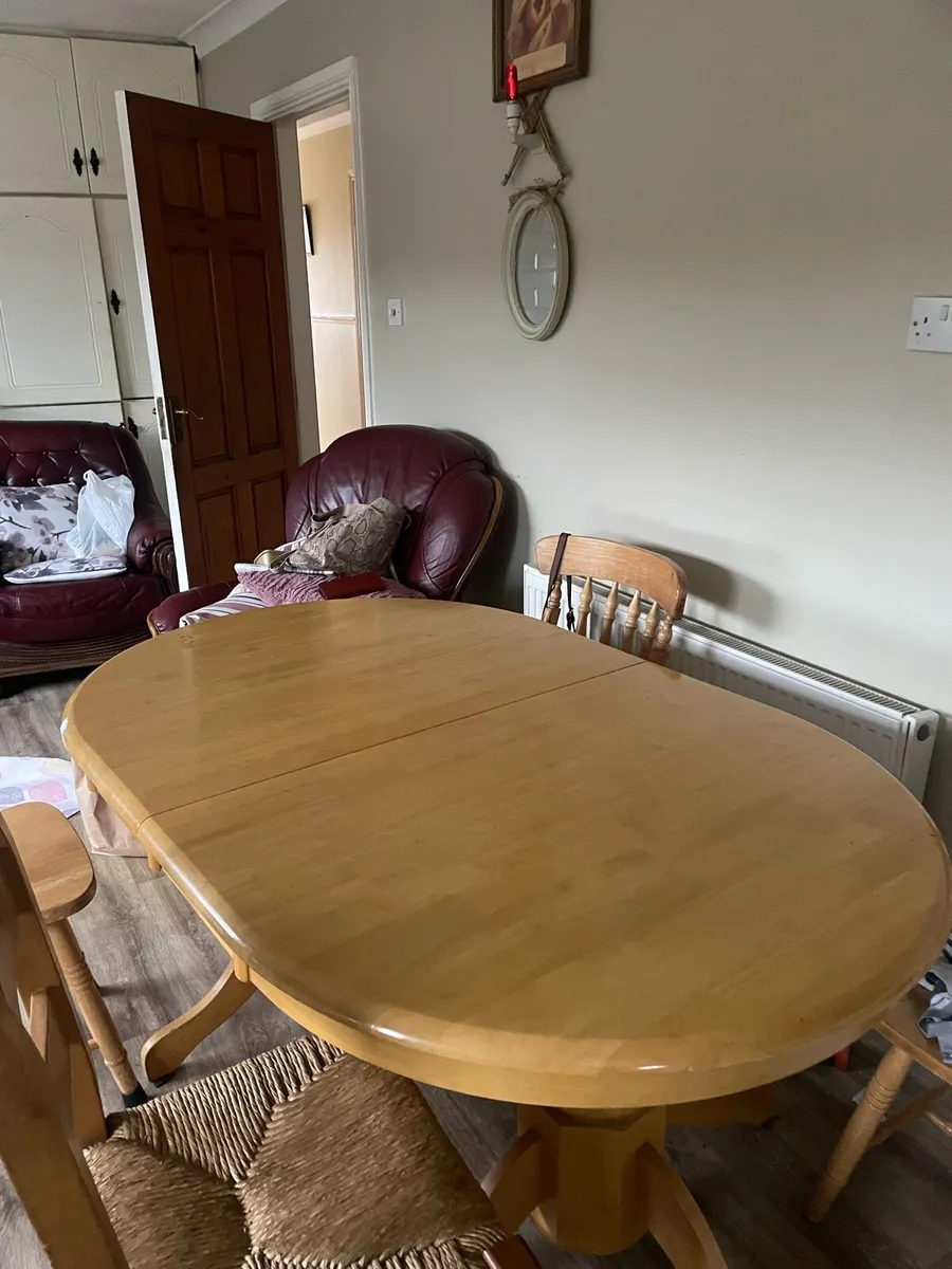 Dining table - Image 1