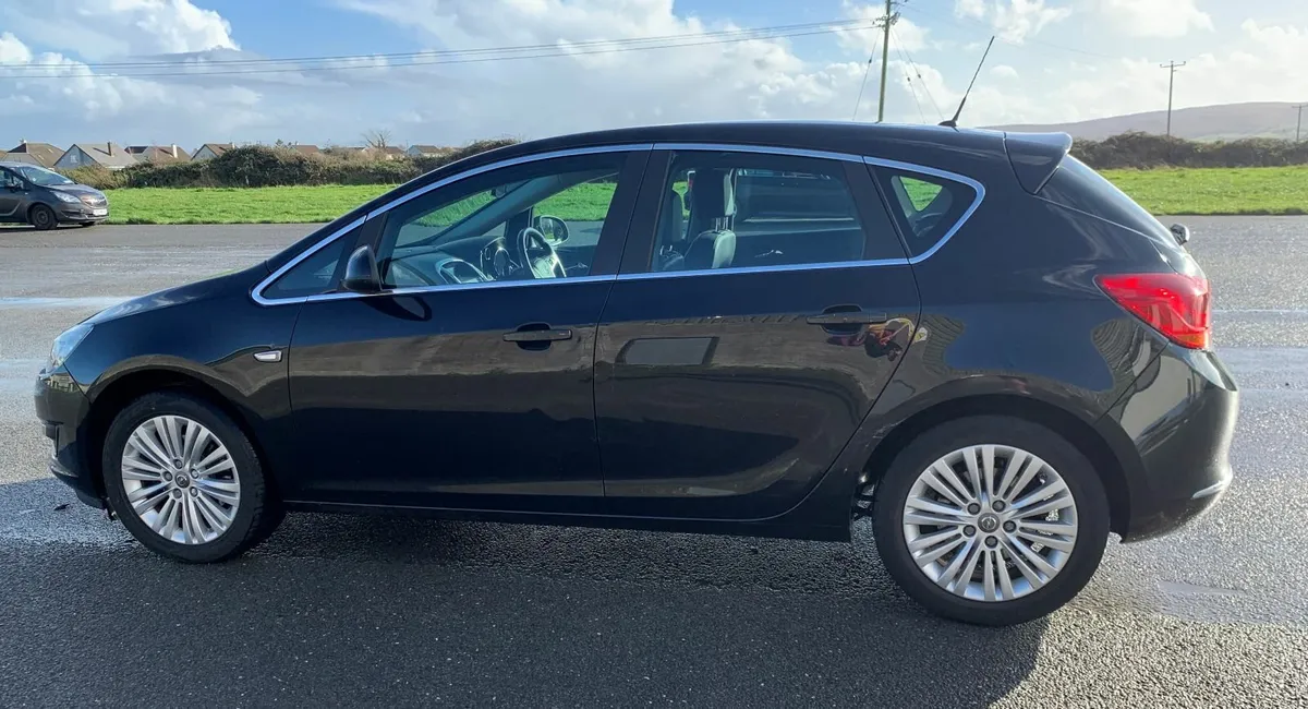 Opel Astra 2015 - Image 2