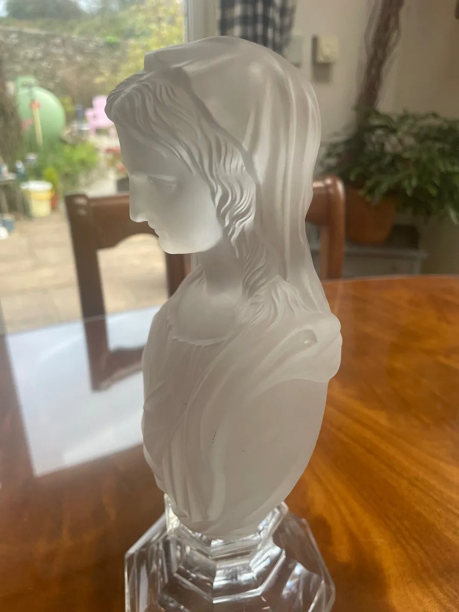 Baccarat Crystal Madonna Bust. - Image 2