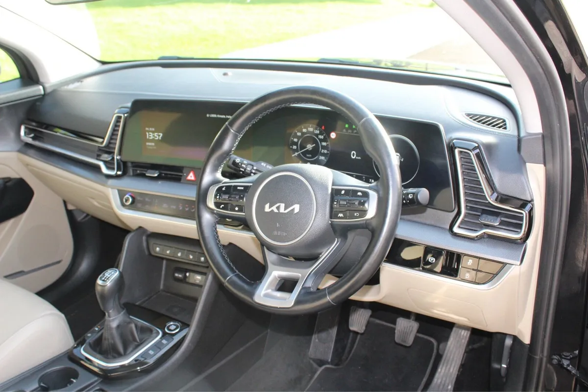 Kia Sportage K4 Panoramic Sunroof High Spec - Image 3