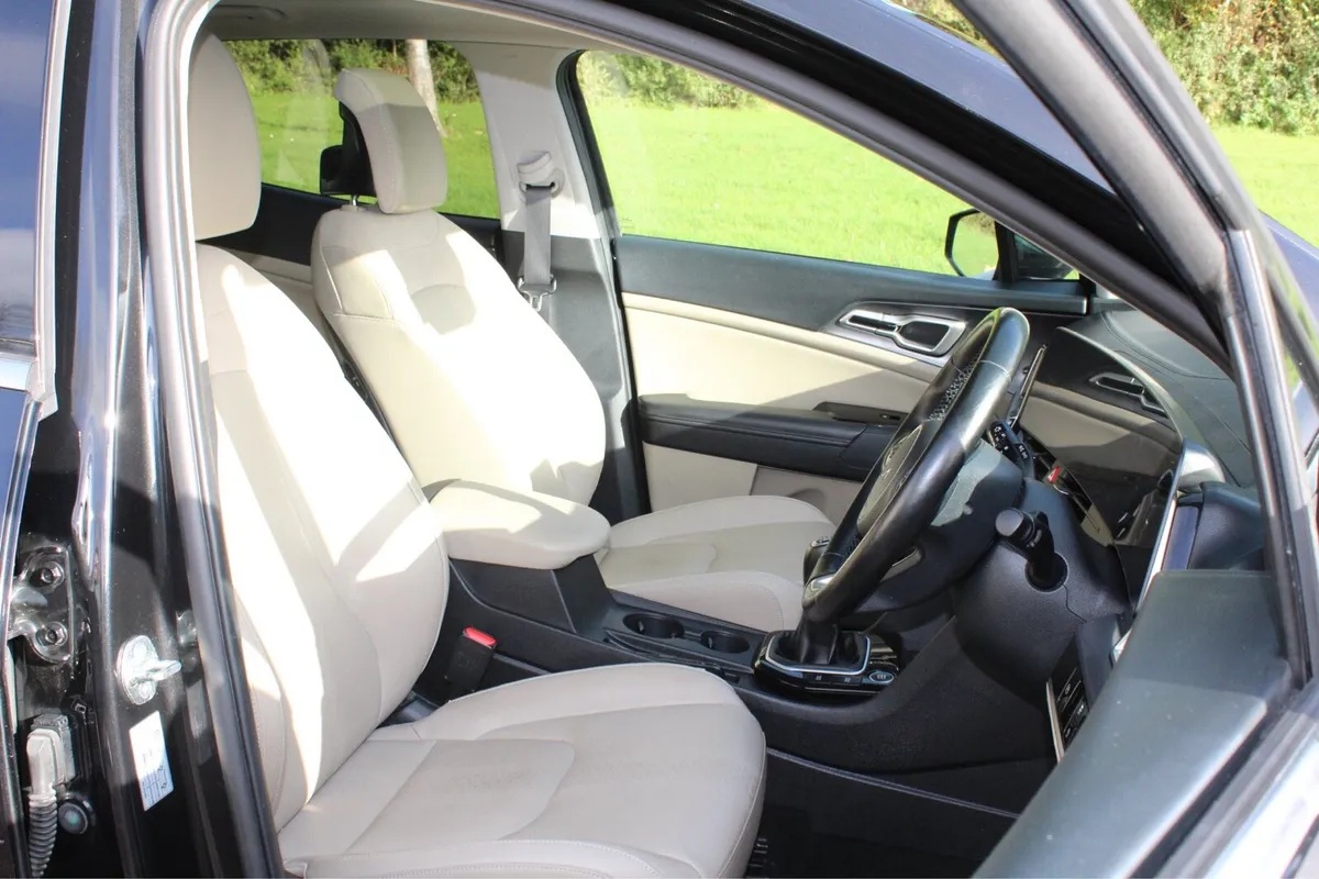 Kia Sportage K4 Panoramic Sunroof High Spec - Image 4